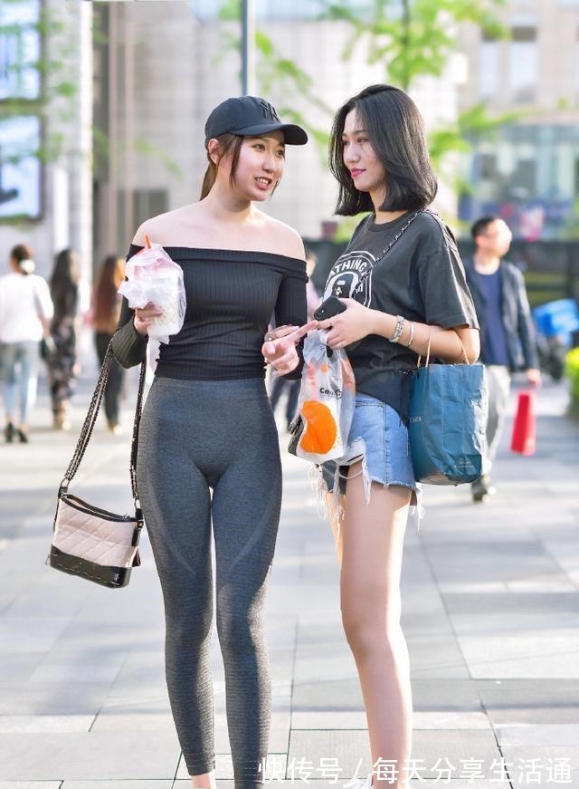 百搭 打底裤的装扮洋气百搭穿出时尚朝气,展现简约自然大气的穿搭!