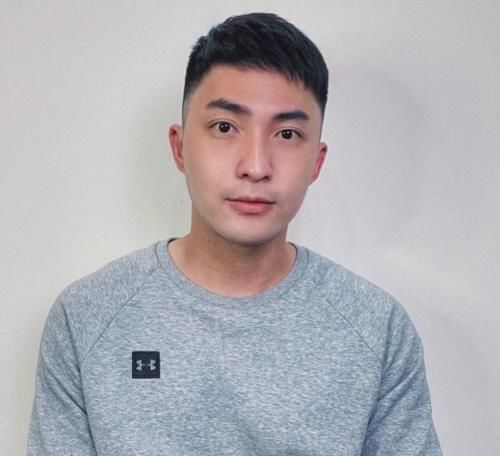 男生“两边铲光，中间留长”发型，剪这3款就够了，很帅气！