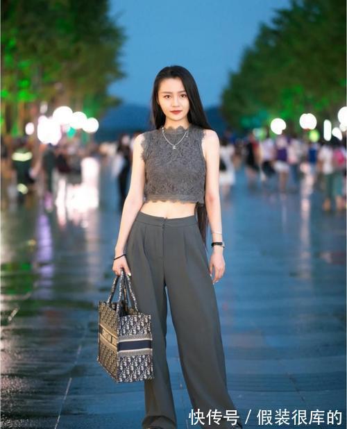 杭州|夏末初秋怎么穿?我从“杭州素人街拍”中,找到了4个搭配灵感