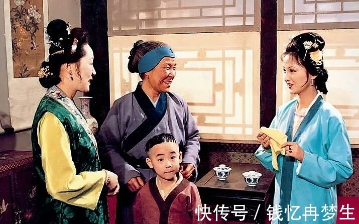 孙子板儿!读懂了板儿挨的一巴掌,就明白了刘姥姥的尴尬和不易!