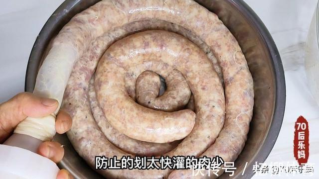 脆皮肠在家就能做,Q弹爆汁无添加,每根成本不到一块钱