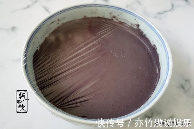 黑米糕|老人想吃米糕,黑米粉加酵母做出来,没有泡打粉的蓬松,但很好吃