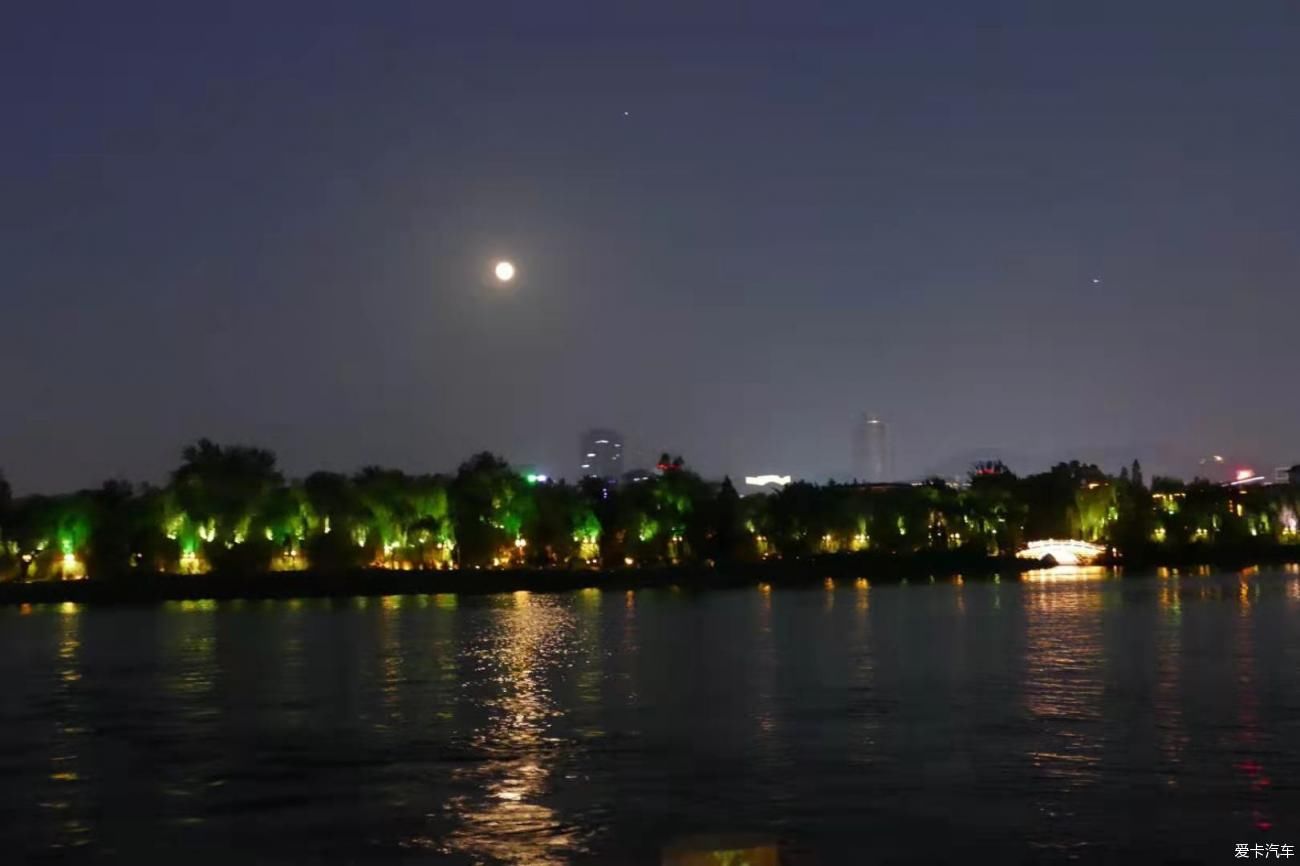 中年|夜游太明湖