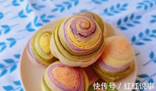 酥皮月饼|中秋来点不一样的，五彩月饼颜值高，酥软不腻味道好！