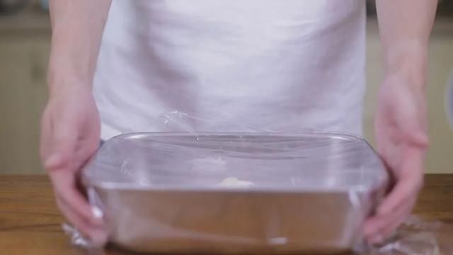 中筋面粉|别人为吃它排几个小时队，我自己在家做，皮薄馅大，酥到掉渣