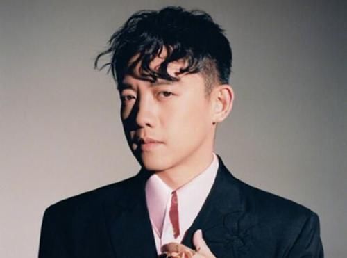 郑恺|郑恺录节目途中睡着,吴宣仪看到后大声指出,导演的反应令人意外