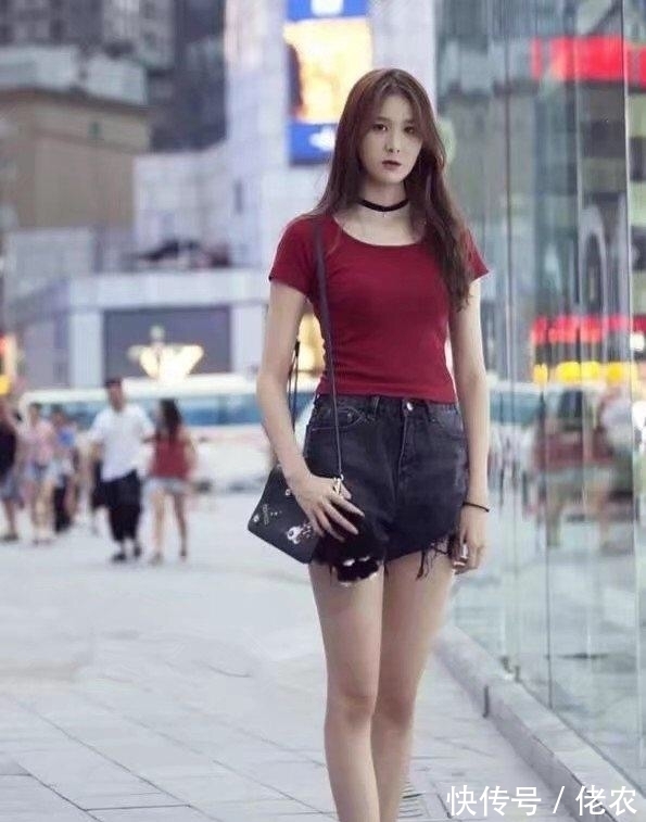 时尚|街拍:春季各种穿搭,尽显小姐姐身材,简单而时尚