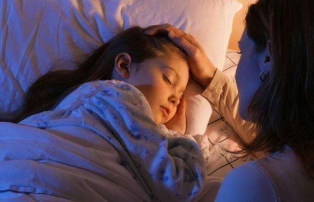 睡觉|孩子在这2个“黄金时间”睡觉，不仅能促进大脑发育，还容易长高