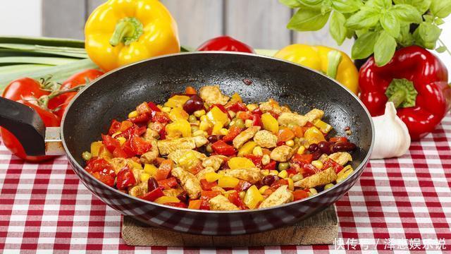 睡眠质量|晚上吃苹果伤胃?错!提醒:这2种食物才不宜晚上吃,劝你管住嘴