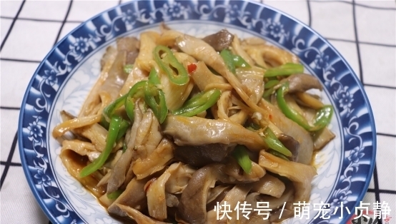 入味|炒蘑菇时,直接下锅炒就“毁”了,多加这一步,蘑菇鲜嫩更入味
