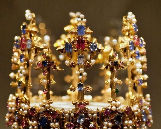 珍珠!欧洲皇室的尊贵皇冠,每一顶都美到极致,“珍珠控”的你不容错过!