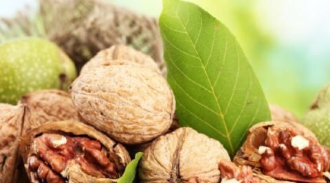 每天早上吃一个核桃,坚持下去,3件“好事”可能会不请自来