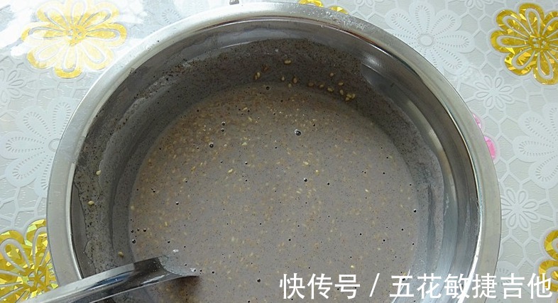 主食|夏天主食我常做它,10分钟就上桌,香软润肠助瘦身,解馋又顶饱!