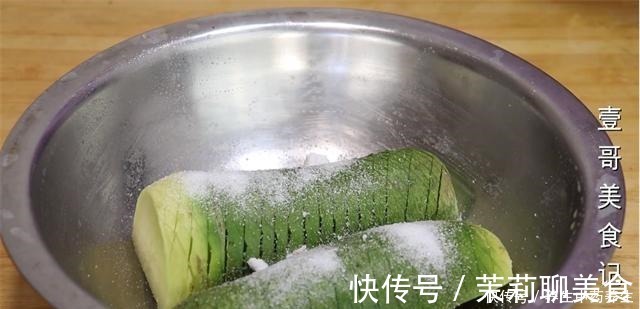 萝卜别再炖了,大厨教你最过瘾的吃法,比肉还香,开胃下饭又解腻