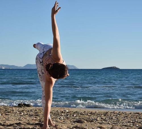 右腿|值得一试!这些基础体式,延展尾骨,让身体更灵活,你会爱上他