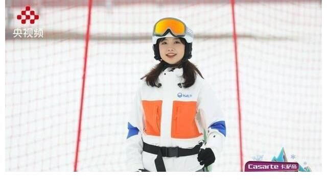 《冬日暖央young》打响雪之战，小撒“抠出二室一厅”