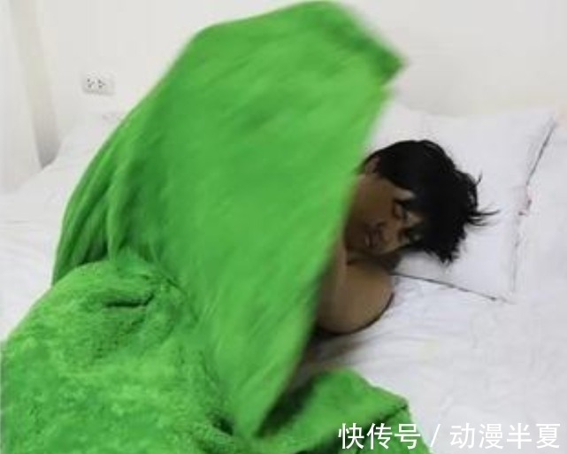 ch泰国小哥cos神奇宝贝,还以为要睡觉,不料作品一出,神还原了