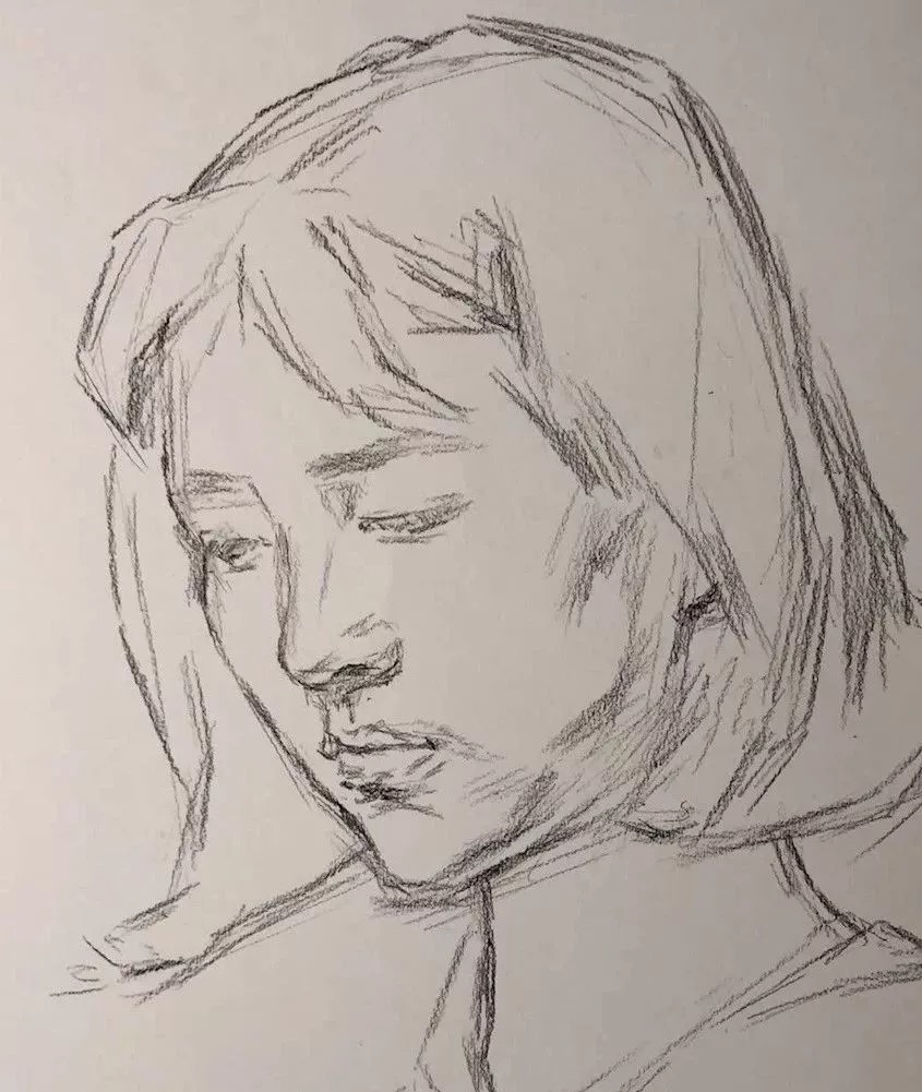 朱传奇&素描课堂|朱传奇教你画眼神低垂的短发女青年素描头像