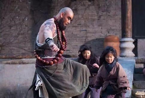 差老远|鲁智深杀死镇关西后,就因为通缉令上多一个字,无一人报官