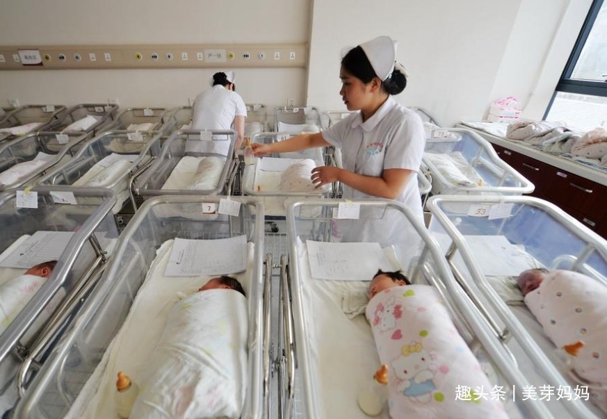 生人|“踩生”并非迷信,科学解释第一个抱娃的人,对孩子影响很大