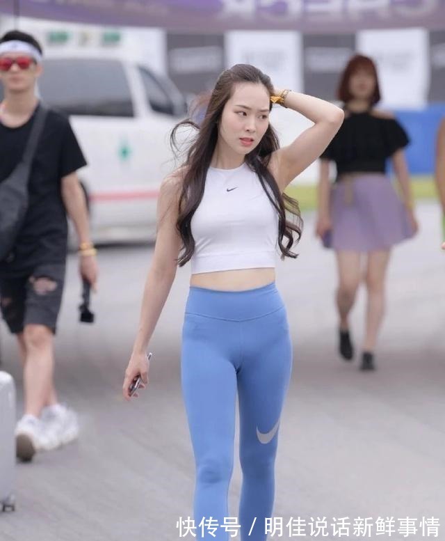 打底裤 丰腴有“肉”的打底裤美女,舒适个性显身材,好看时尚!