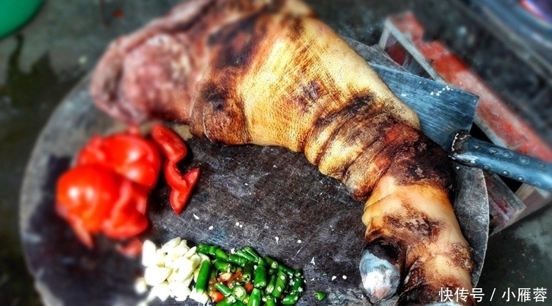 首次去婆婆家,她炖了一锅猪脚,全家吃嗨了,我却迟迟不愿下筷子