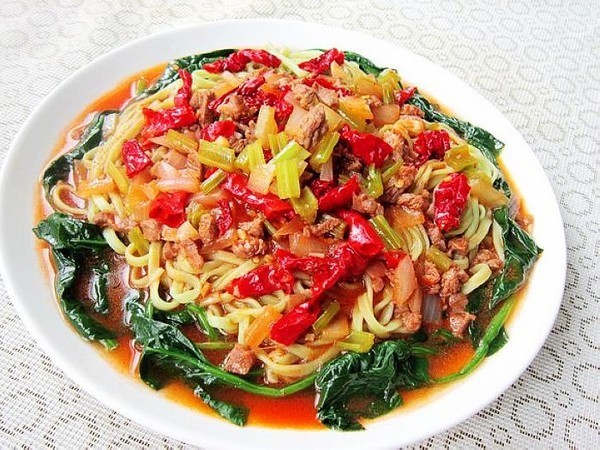 菠菜面|睡眠不好，眼睛干涩！经常吃这道菜，让你一觉到天亮