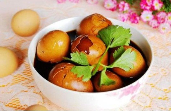 一道色香味俱全的茶叶鸡蛋是如何制作的,除了茶叶之外还有什么
