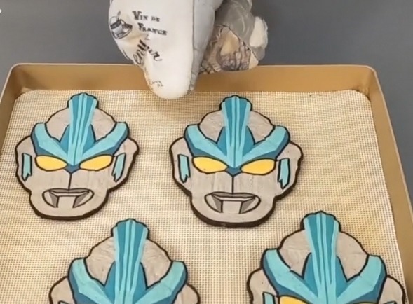 饼干|甜品师将奥特曼做成饼干,到底是哪一步没跟上?成品绝了