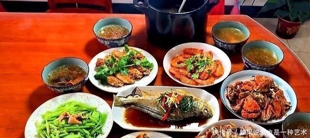 山东女婿来岳母家,连吃5天海鲜,天天不重样,老婆让他赶紧走