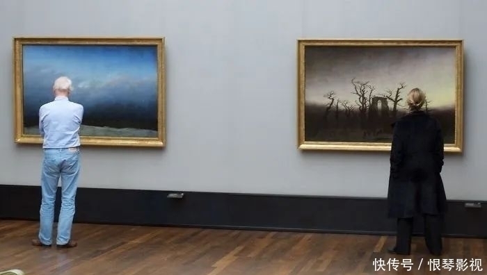 名画&他花2年时间,拍下1000个“撞衫”的人:撞衫不可怕,可怕的是……