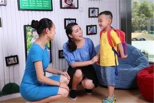 幼儿园老师|幼儿园老师发现孩子衣服标签被剪,知道原因难接受,园长请退园