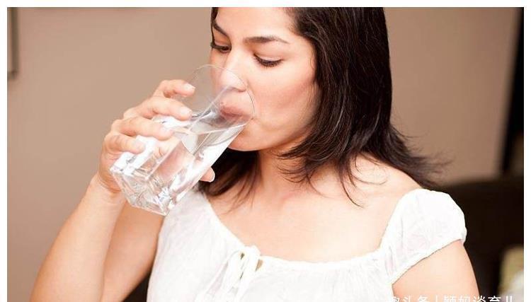 事实|“小婴儿不需要喝水”?事实是这样吗?真实答案可能刷新你的认知