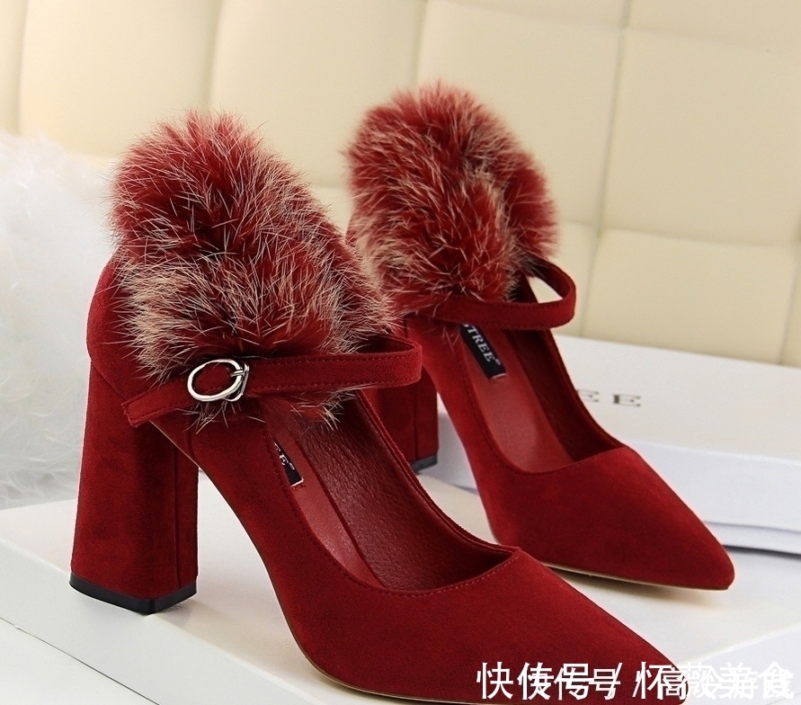 百搭 女人身材丰满,就要穿这种高跟鞋,性感妩媚,显高显瘦,贼美