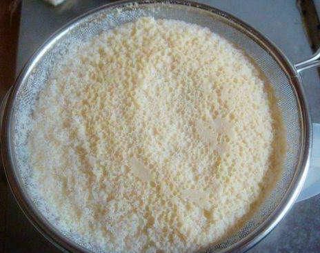 养花|1种渣子可别扔,拿来当肥不伤根,挖个小洞,埋盆里,疯开撑破盆