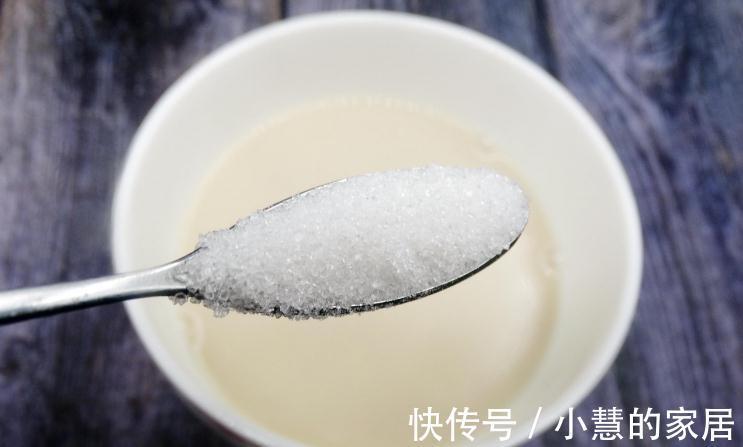 天冷了发面难?记住“一放两技巧”,30分钟发好,馒头饱满又暄软