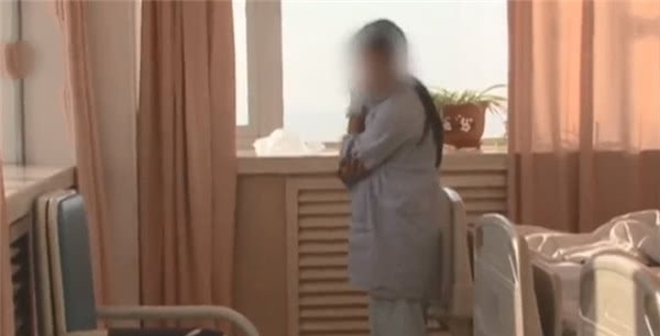 小姑娘|9岁女孩儿手指“出血”,奶奶匆忙用偏方,医生都心疼孩子