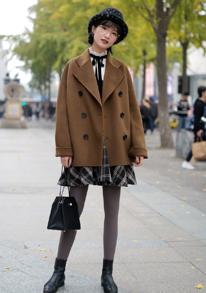 长发披肩|长发披肩的小姐姐,长相迷人身材丰腴,很有韵味