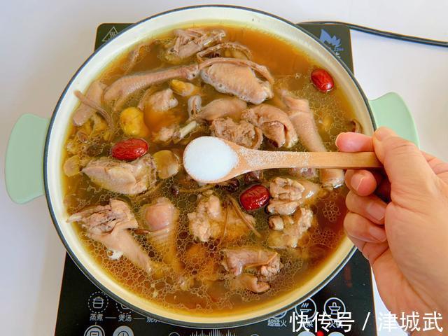 鸡汤|秋季多给家人喝这碗汤，鲜甜美味，营养滋补，越喝越暖！