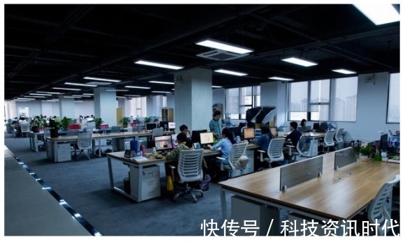 刘莹|微商小白一个月进账80万，全靠她背后的老师杨洋大嫂
