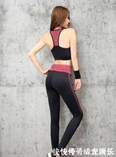 穿搭|十分优雅的紧身打底裤美女,修长曲线,回头率百分百