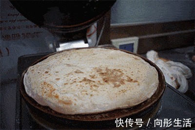 烙饼想要好吃,牢记这3点,饼子烙好松软薄脆又鲜香,天天吃不够