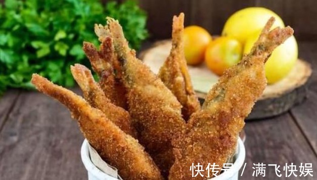 脱糊|炸小鱼时,用什么挂糊很重要,学会这个方法,出锅外酥里嫩,真香