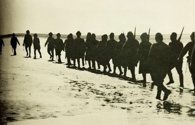 游击队|抗日战争时敌后游击队的武器从哪里来,这个故事让人泪目