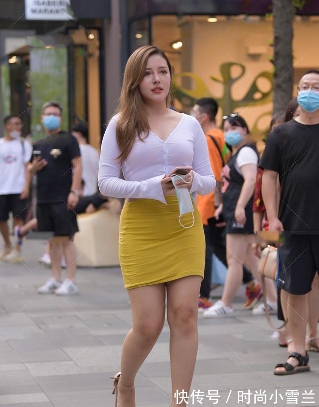 衬衣|半身裙就是“给力”，时尚女生们任性穿搭，也能美的优雅