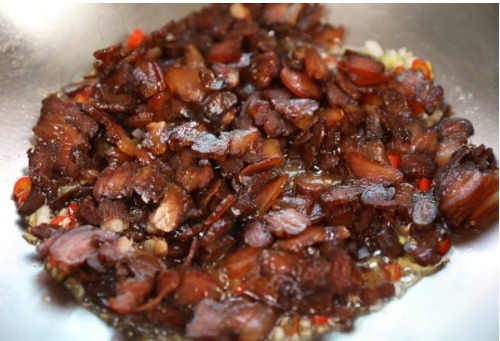 家常菜|这是一道非常有味道的家常菜,很多人不敢吃,但更多人非吃不可