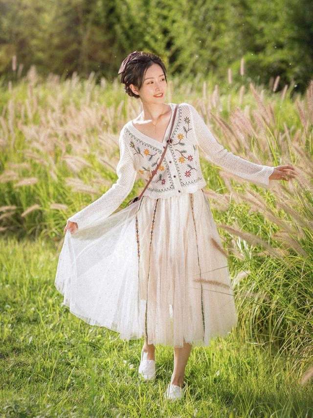 文艺|法式浪漫文艺风,针织开衫搭配半身裙高级优雅,温柔又气质