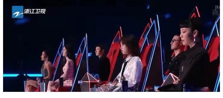 好聲音|2021《中國好聲音》首播，旋轉(zhuǎn)座椅簡陋不堪，選手質(zhì)量發(fā)生大變化