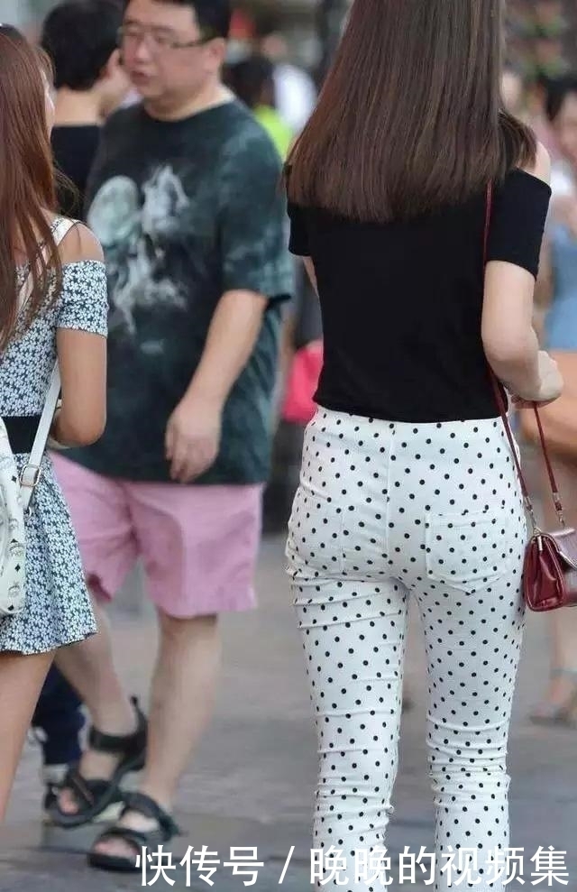 小姐姐爱穿紧身裤,勾勒腿部完美曲线,穿出时尚性感新风格