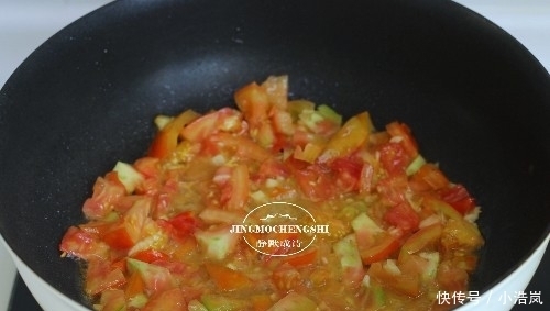 炒熟|我烧茄子从来不油炸,只需多一步,茄子吸油少,炒熟也不变黑